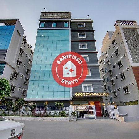 היידראבד Oyo Townhouse 034 -Halcyon Hitech City Road מראה חיצוני תמונה